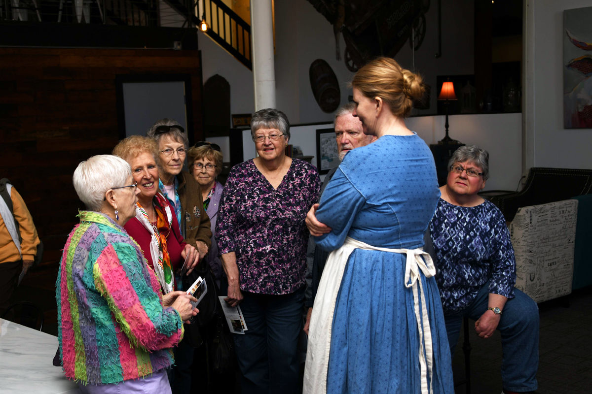 006 J.Richardson, R.Hillmer, M.Hoppner, I.Wedeking, B.Campbell, L.Kuester and E.Hagemeister w Irish immigrant storyteller.JPG